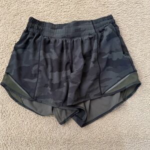 Lululemon Hotty hot 4” dark olive camo